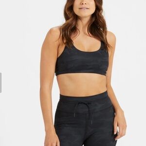Vuori Yosemite Bra *NWT L/Black Camo